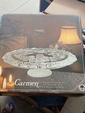 Carmen Satinier Clear Glass Cake Stand with Pedestal